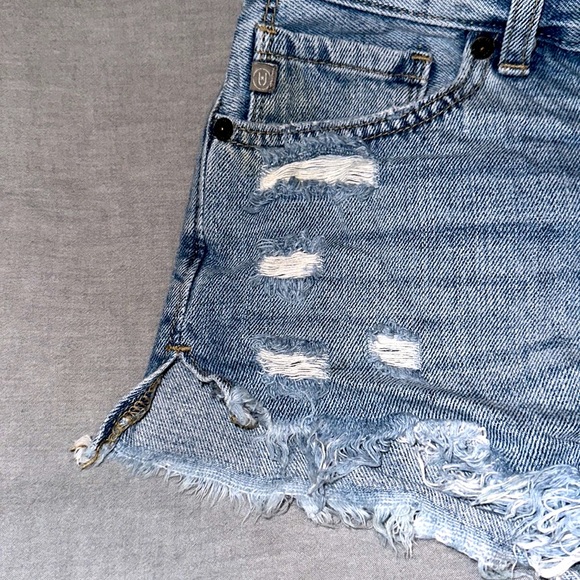 Just USA High Wasted Light-washed Denim Shorts - Picture 4 of 4